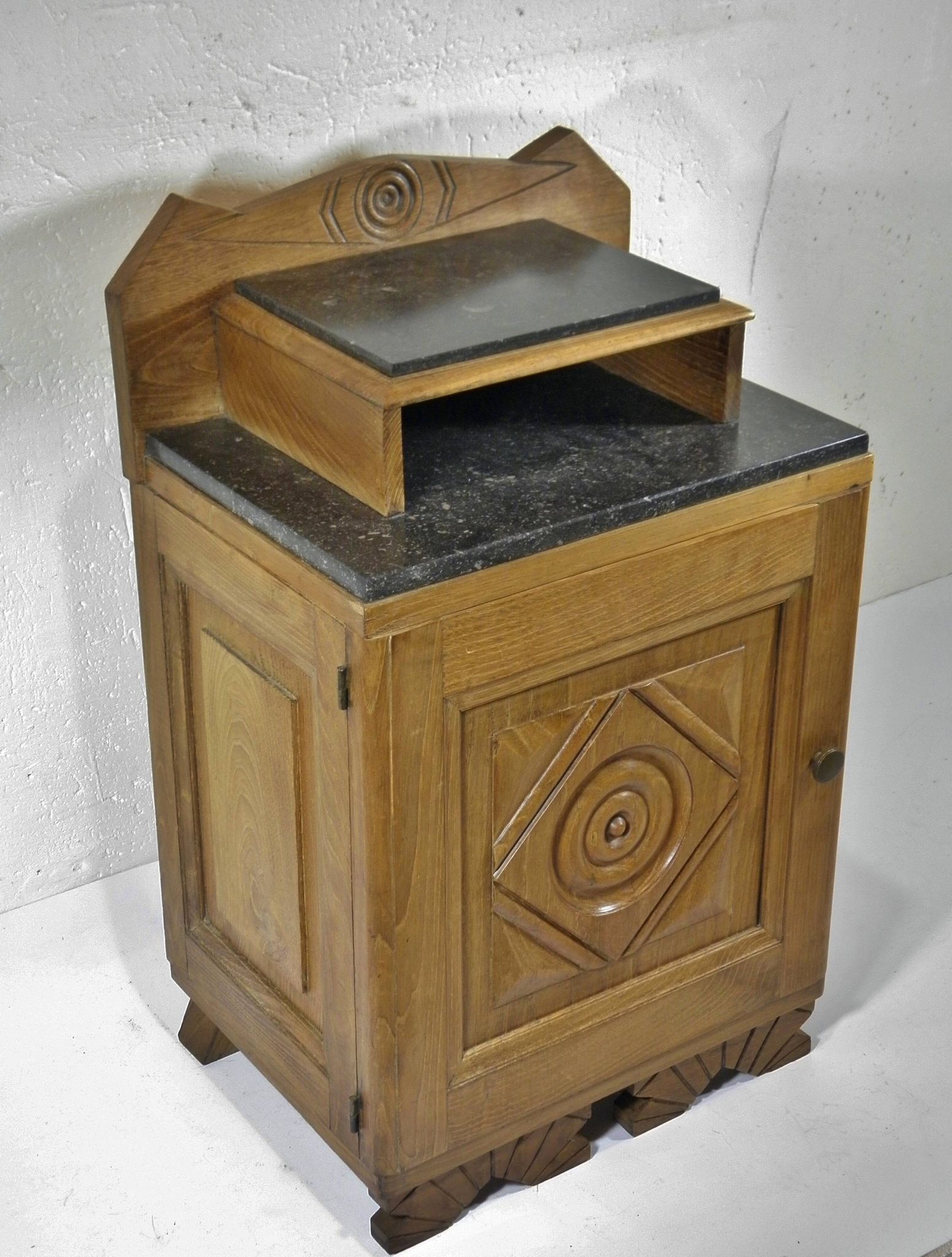 Art Deco accent furniture, Neo-Breton style