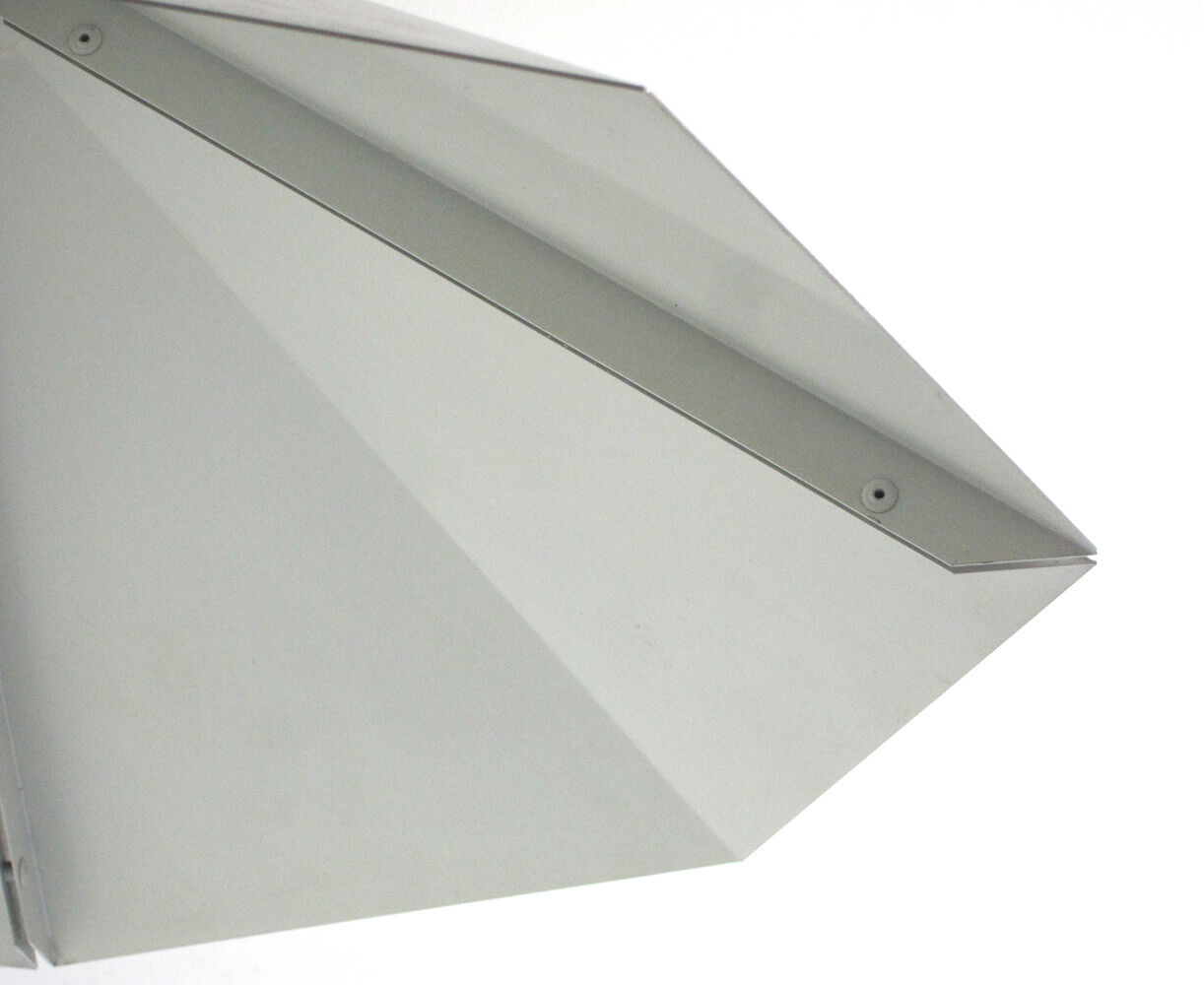 Minimalist and discreet metal sheet lamp from the 1970s.