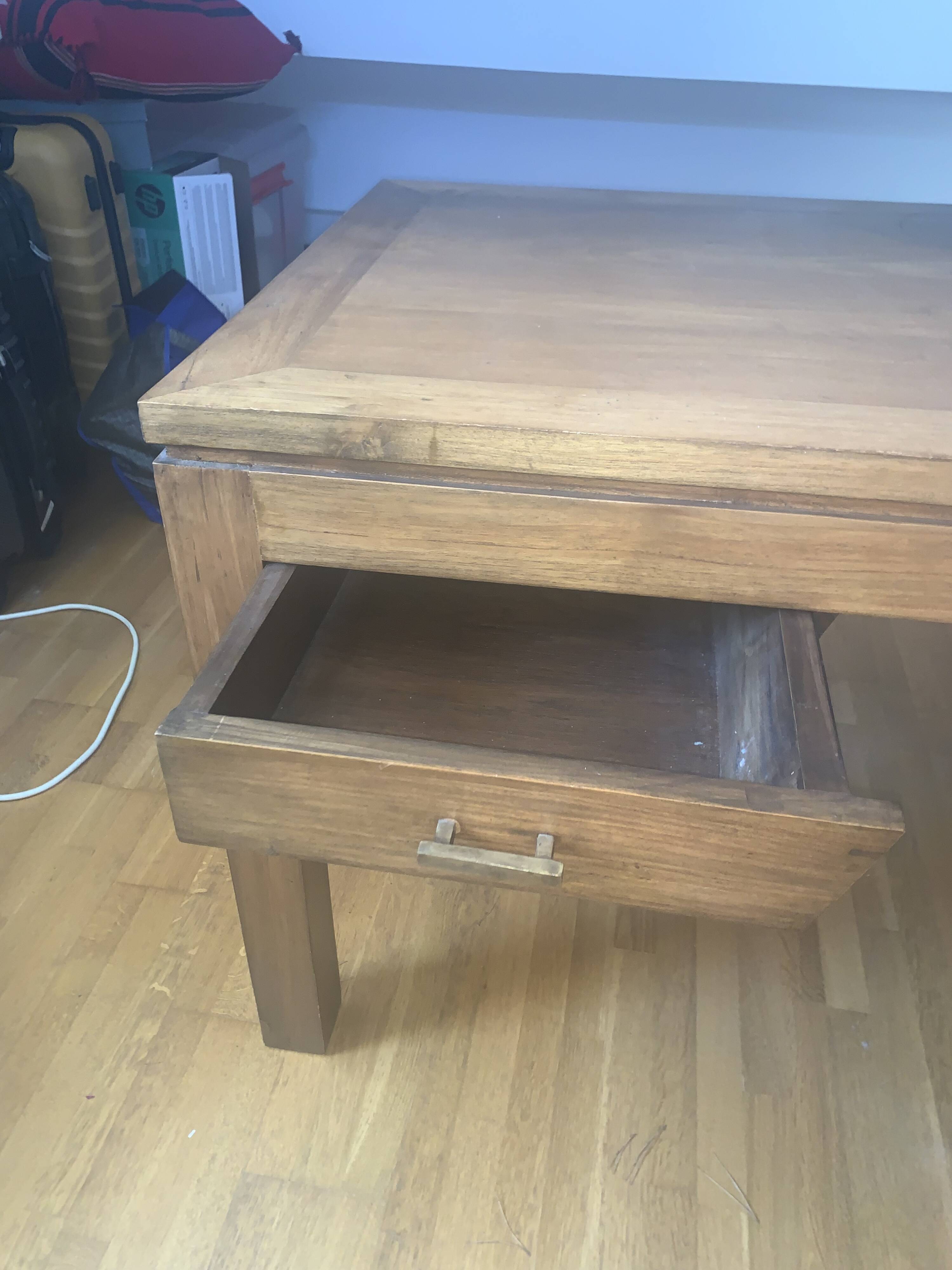 Grande table basse en teck massif avec 2 tiroirs traversants – Design intem