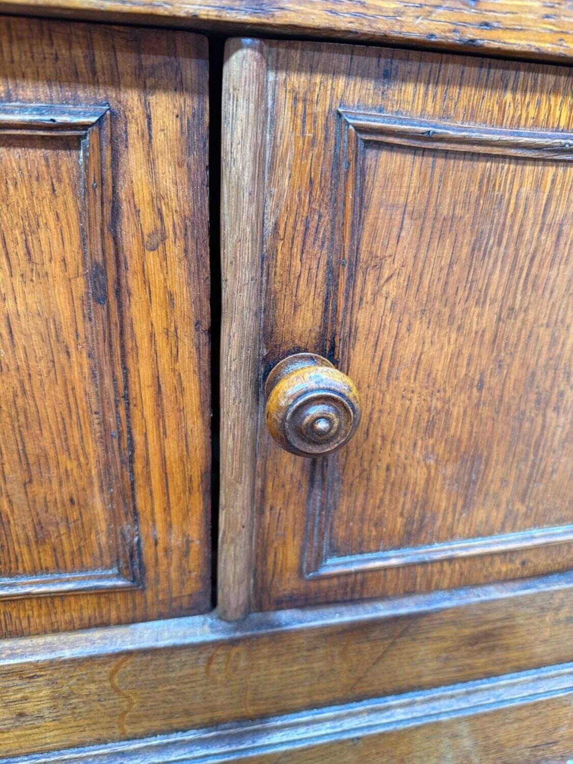 Meuble d'appoint en chêne massif – Style classique XIXe siècle