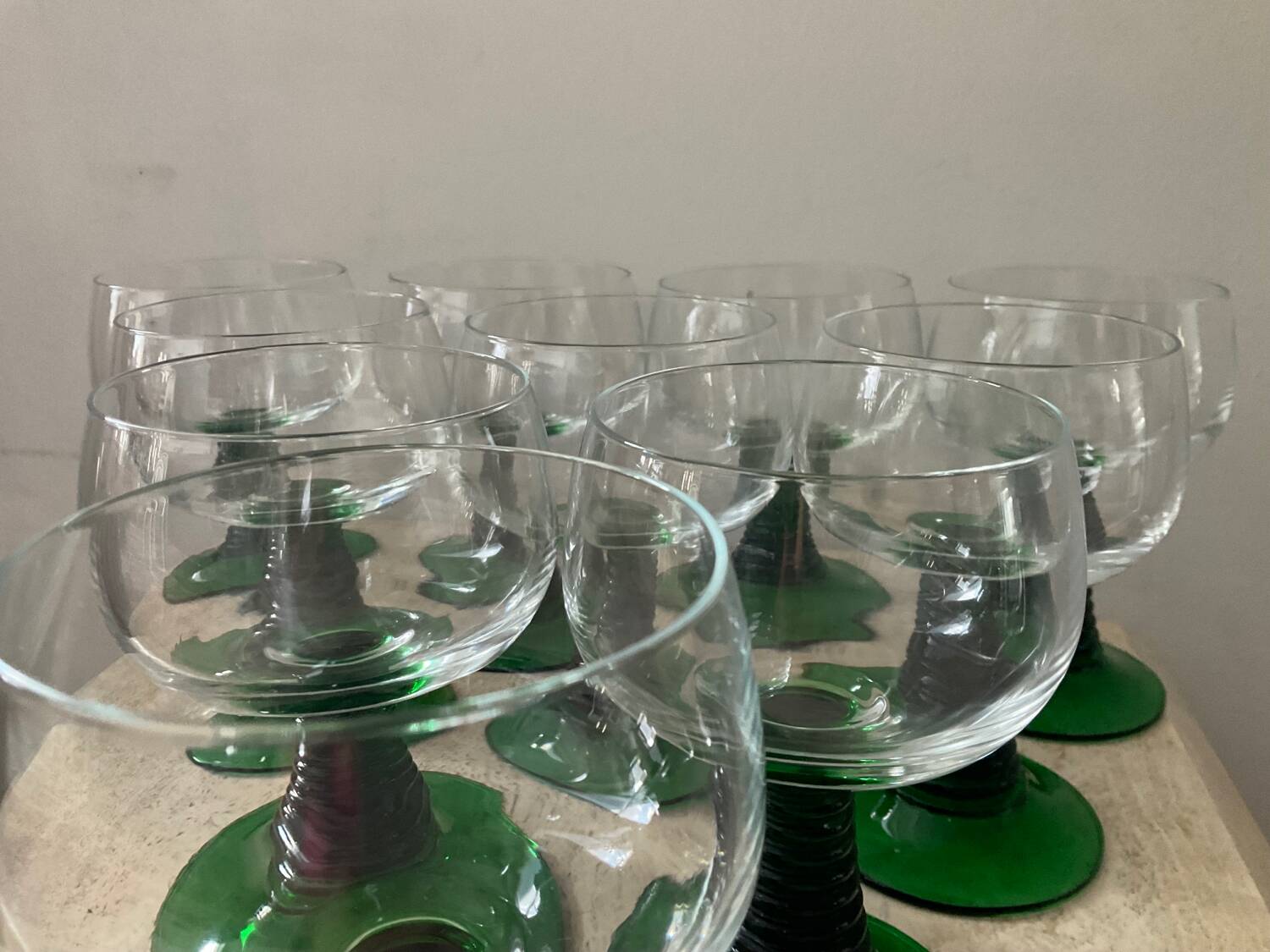 Series of 10 vintage stemmed glasses from the 70s