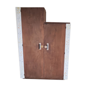 Armoire asymétrique