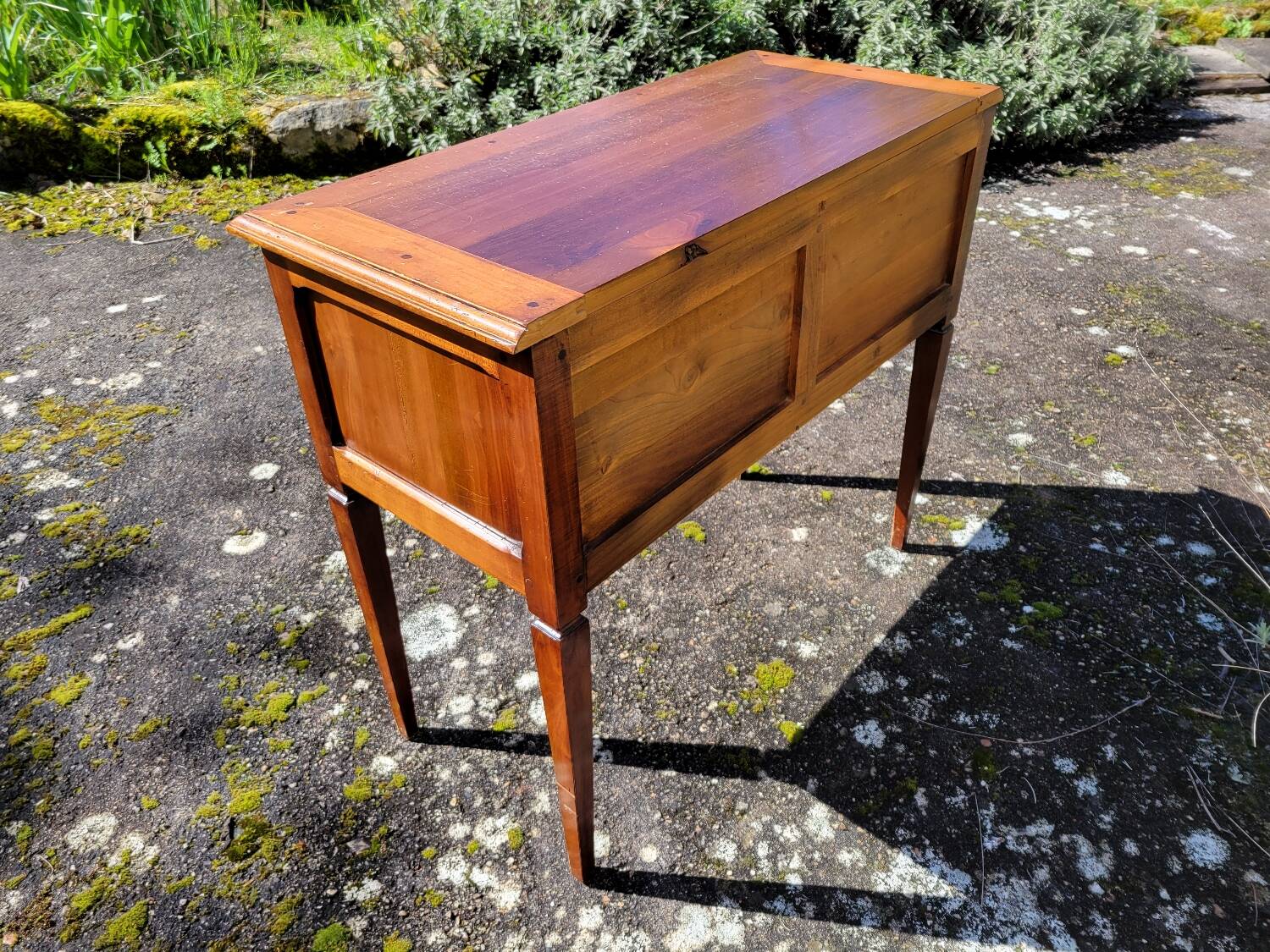 Cherrywood console chest of drawers with 3 drawers