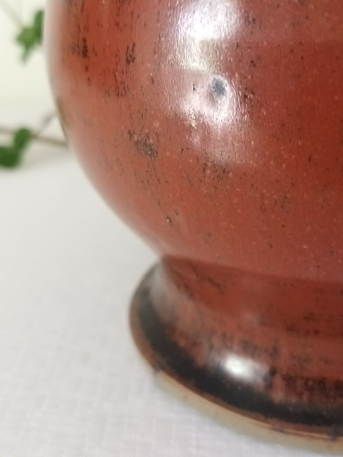 Lamp base in white terracotta stoneware.