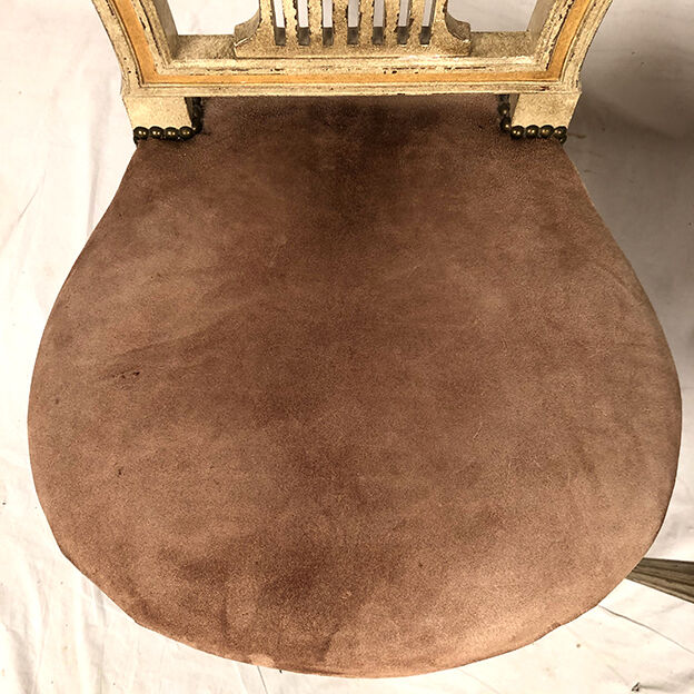 Paire de chaises à dossier montgolfière de style Louis XVI