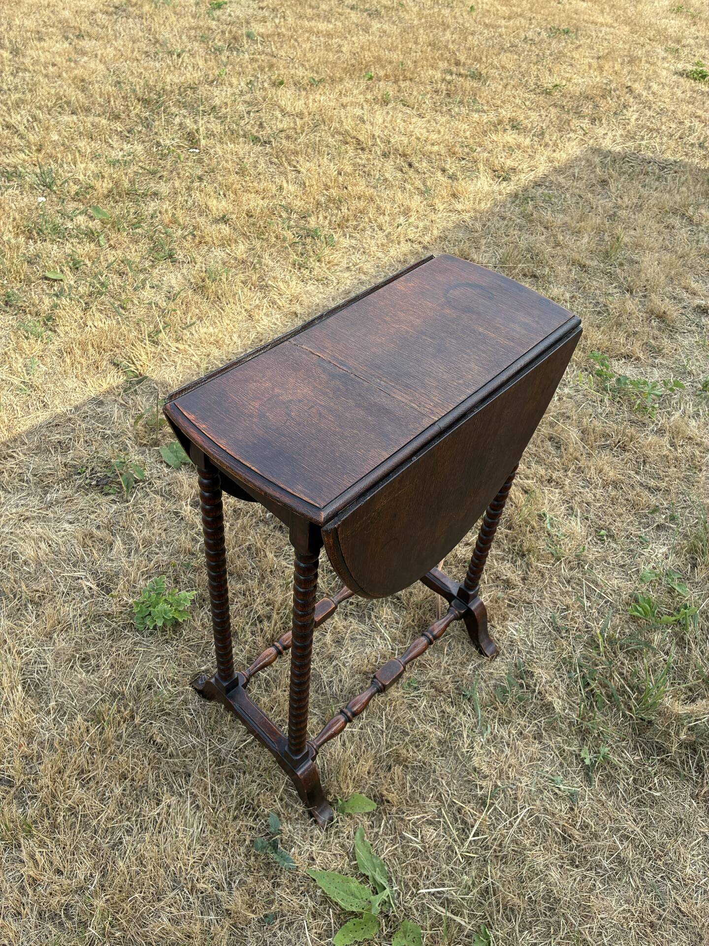 English gateleg folding table
