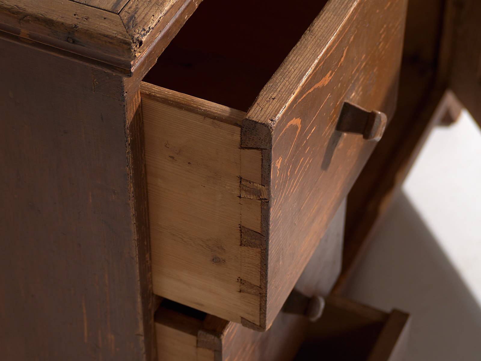 Large antique chest of drawers (circa 1920)