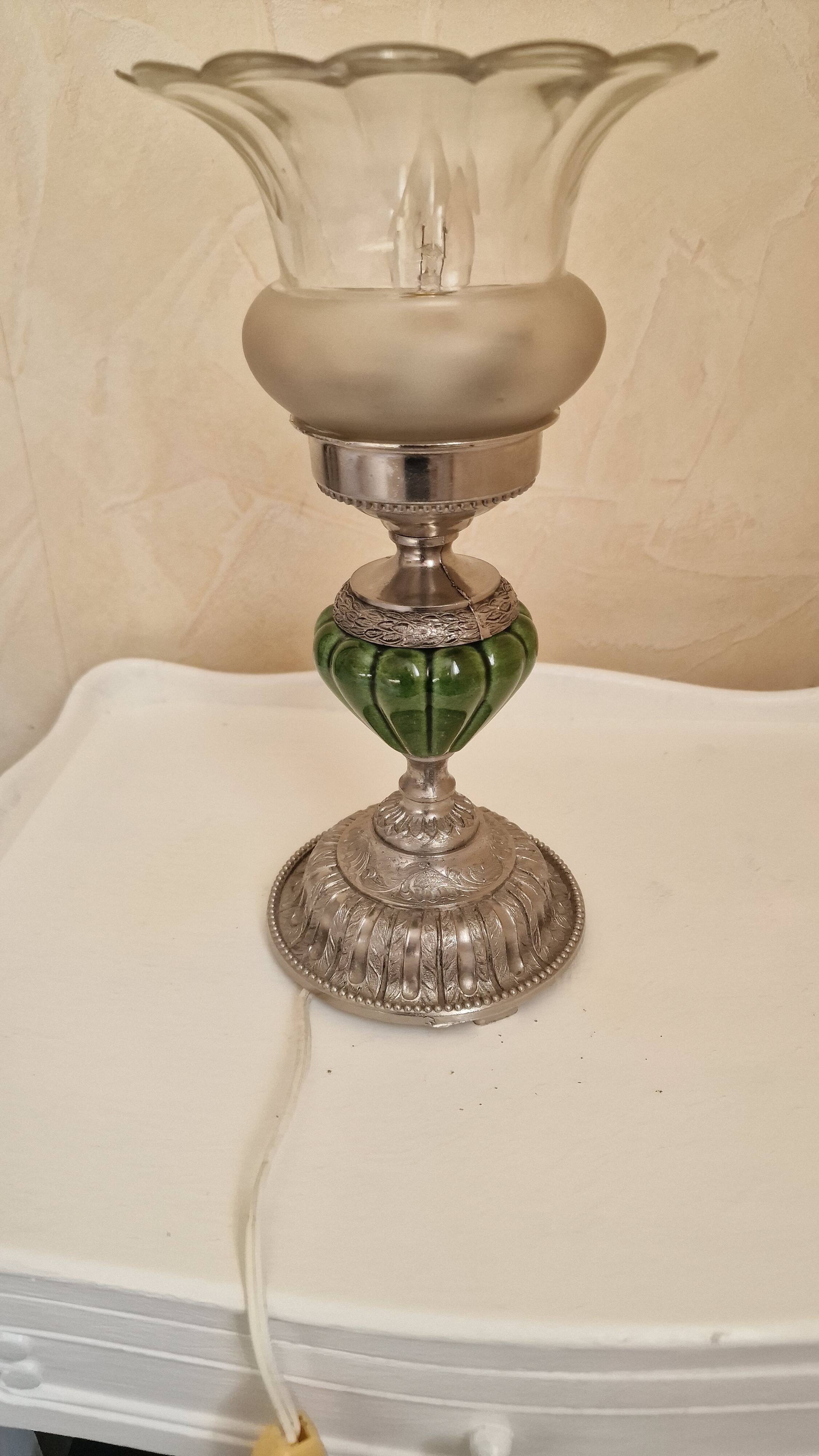 Lampe de table élégant verre et metal