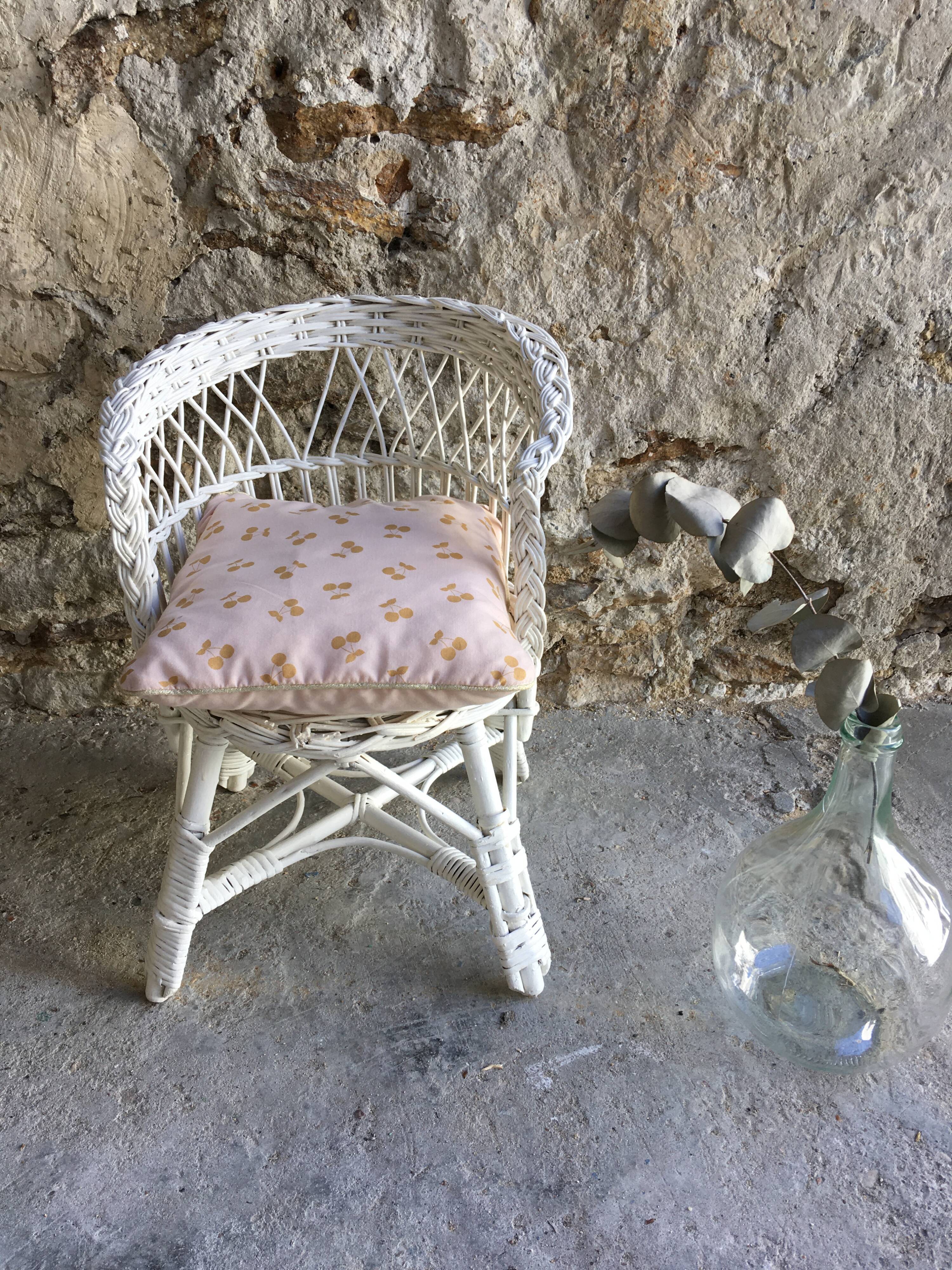 Fauteuil pour enfant en rotin