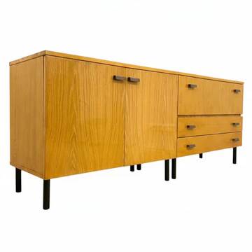 Commode rétro, intérieur, années 1960 (design tchèque)