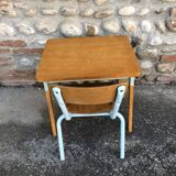 Maternal desk and its chair