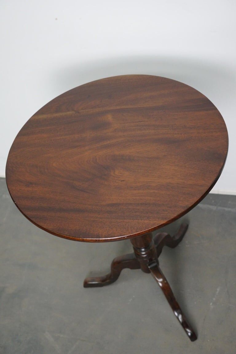 19th century Victorian mahogany wine table