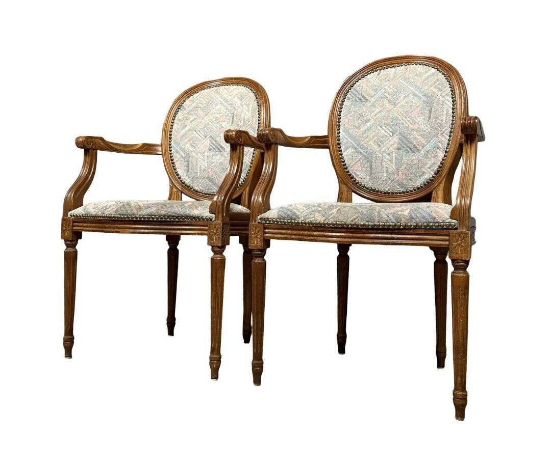 Paire de fauteuils louis XVI a dossiers médaillons
