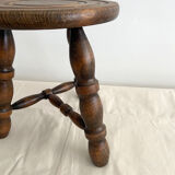Tripod stool with spacer