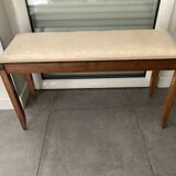 Piano bench that converts into a music book storage in excellent condition.