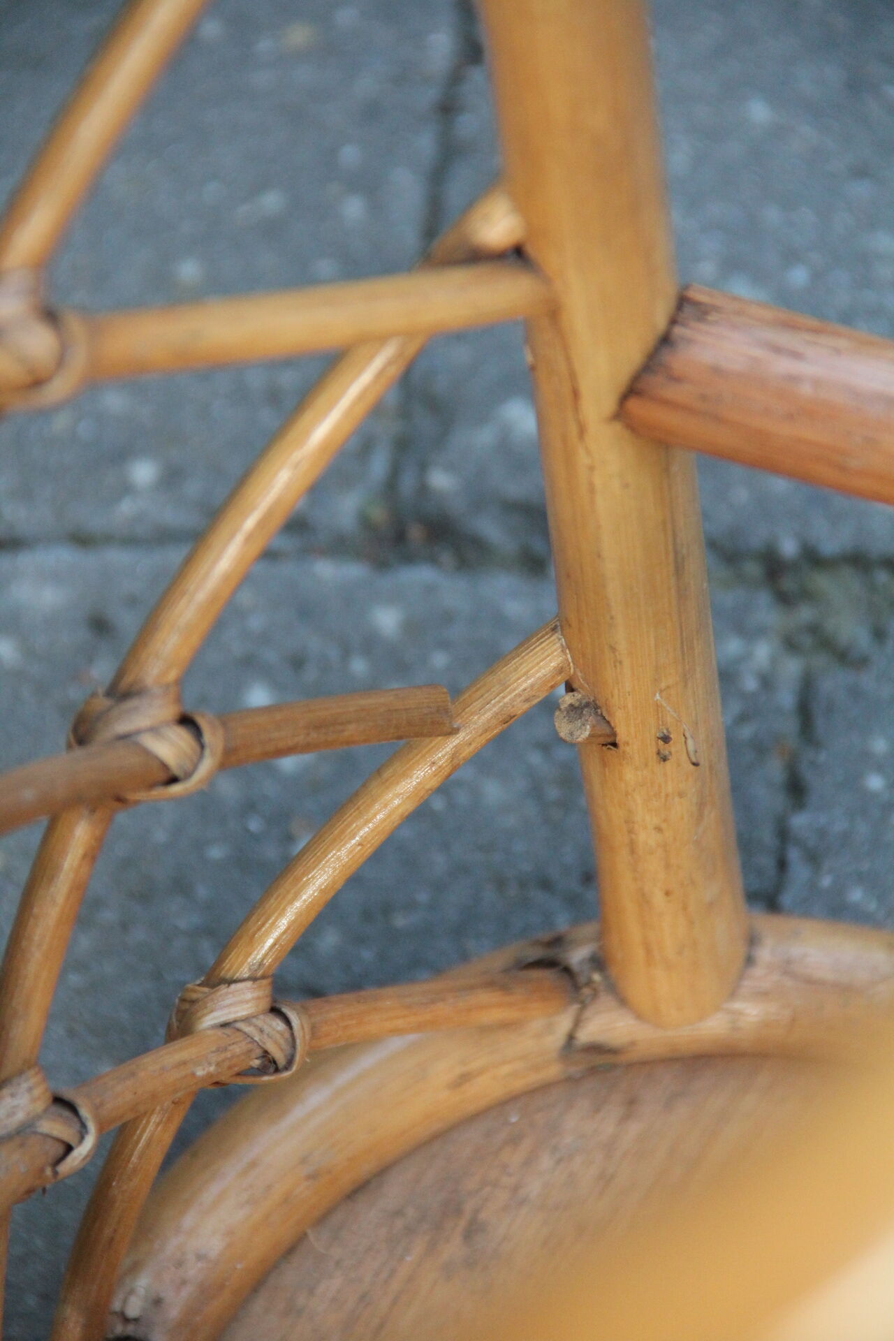 Porte-parapluies en osier vintage