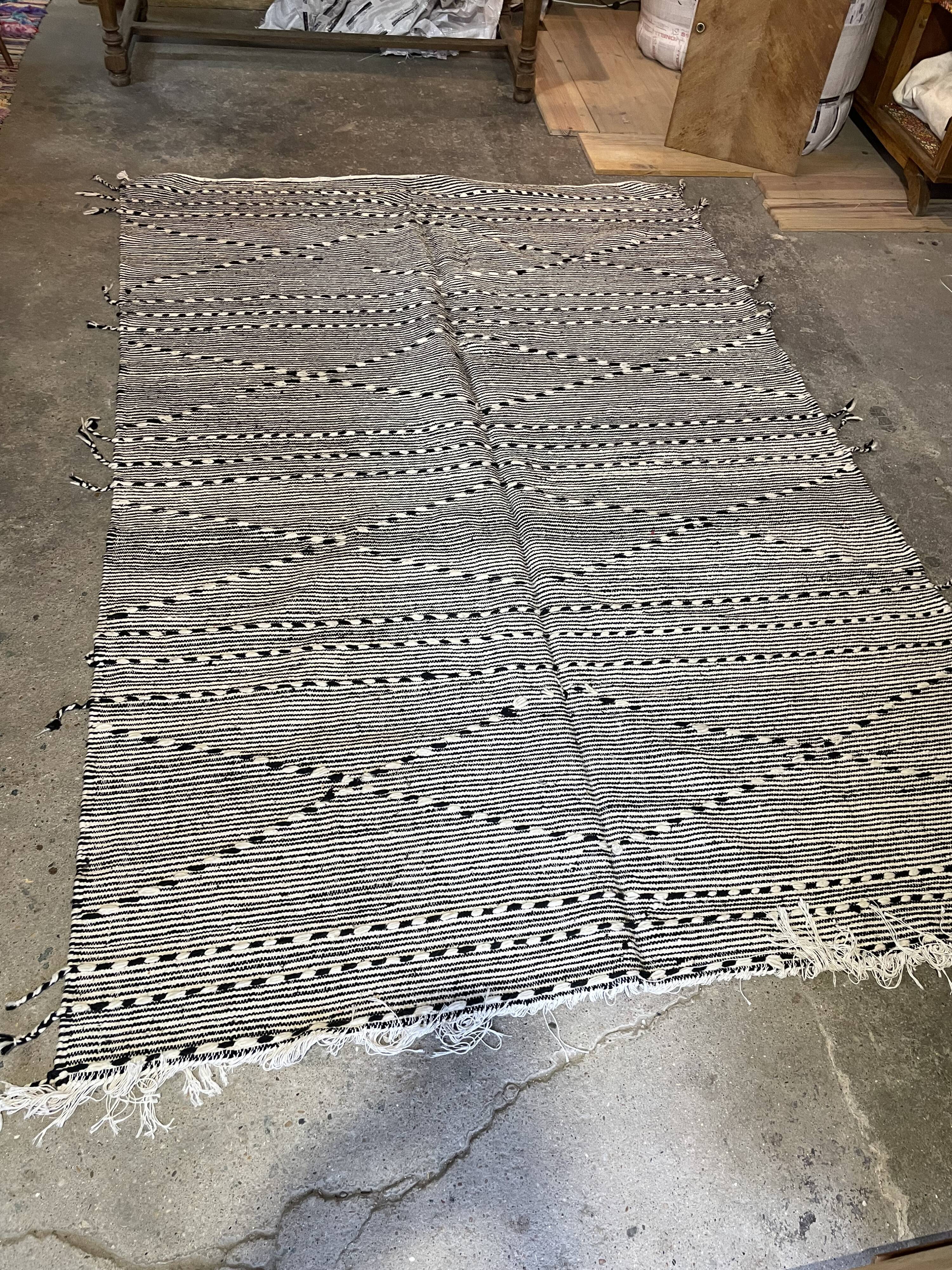 Tapis berbère Kilim noir et blanc 280x185cm