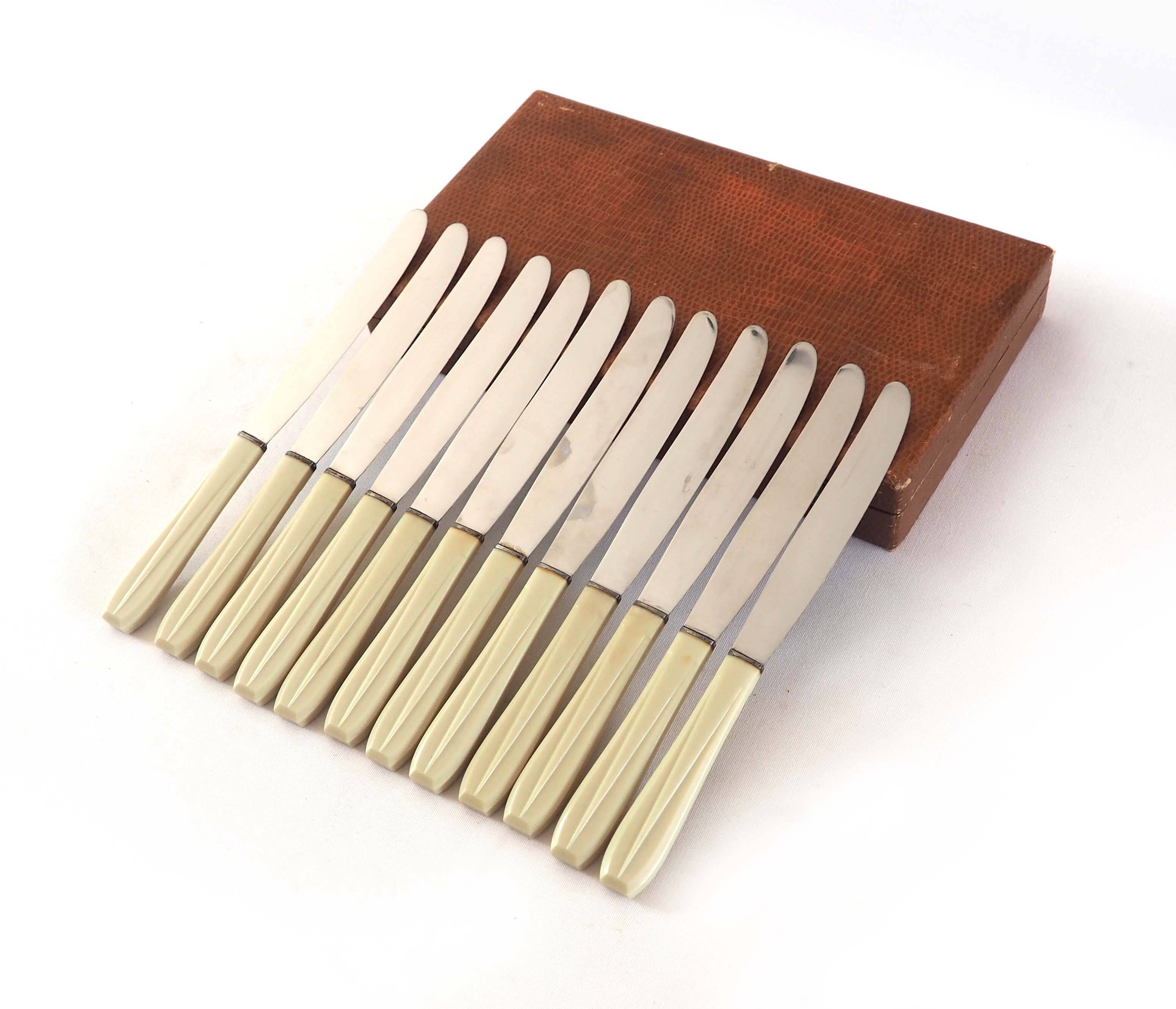 Set of 12 Bakelite knives