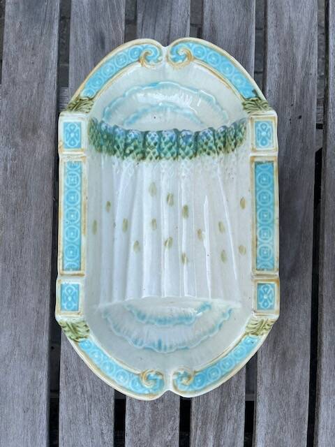 Salins asparagus dish in slip