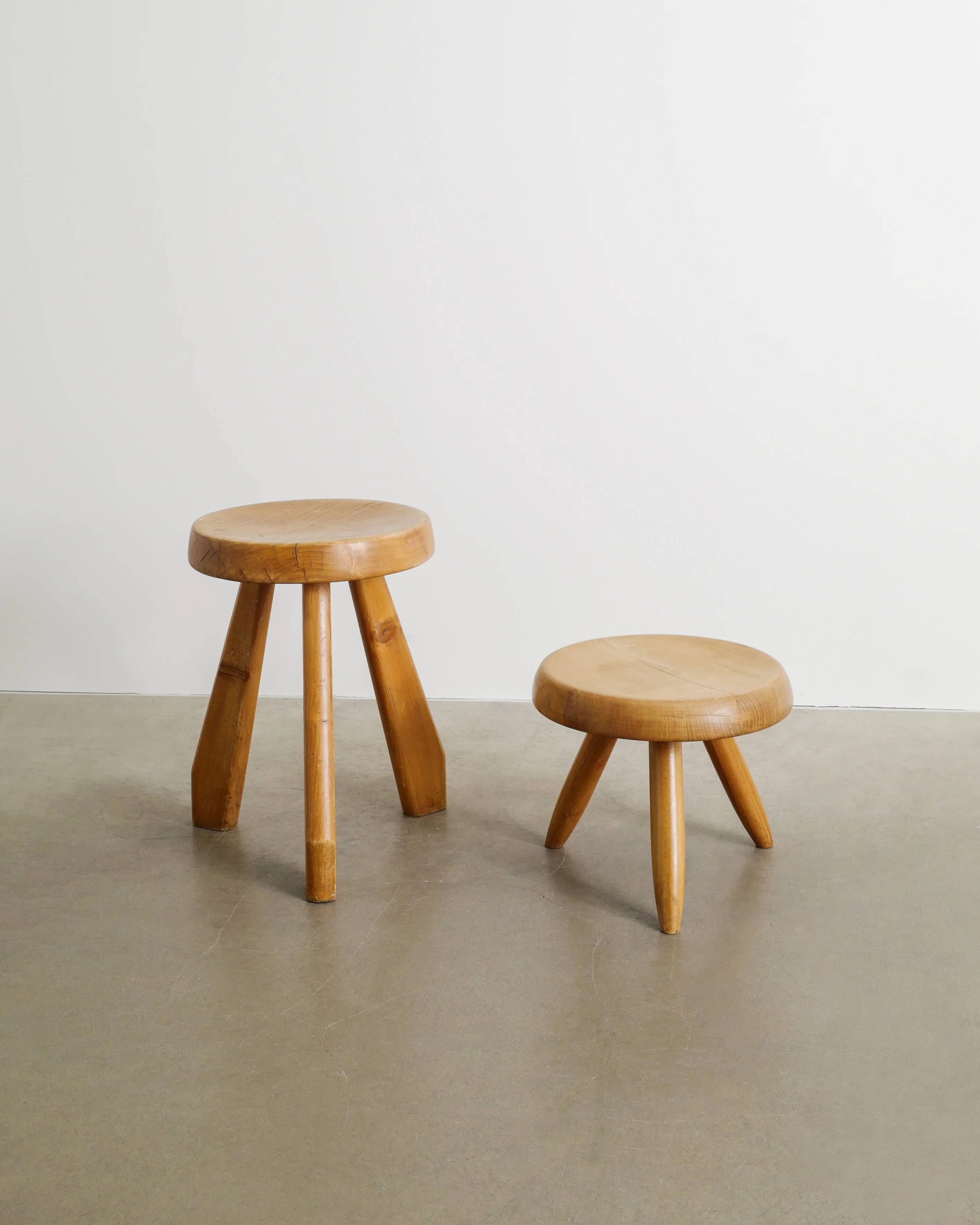 Tabouret tripode en en bois "Berger" de Charlotte Perriand, années 1960