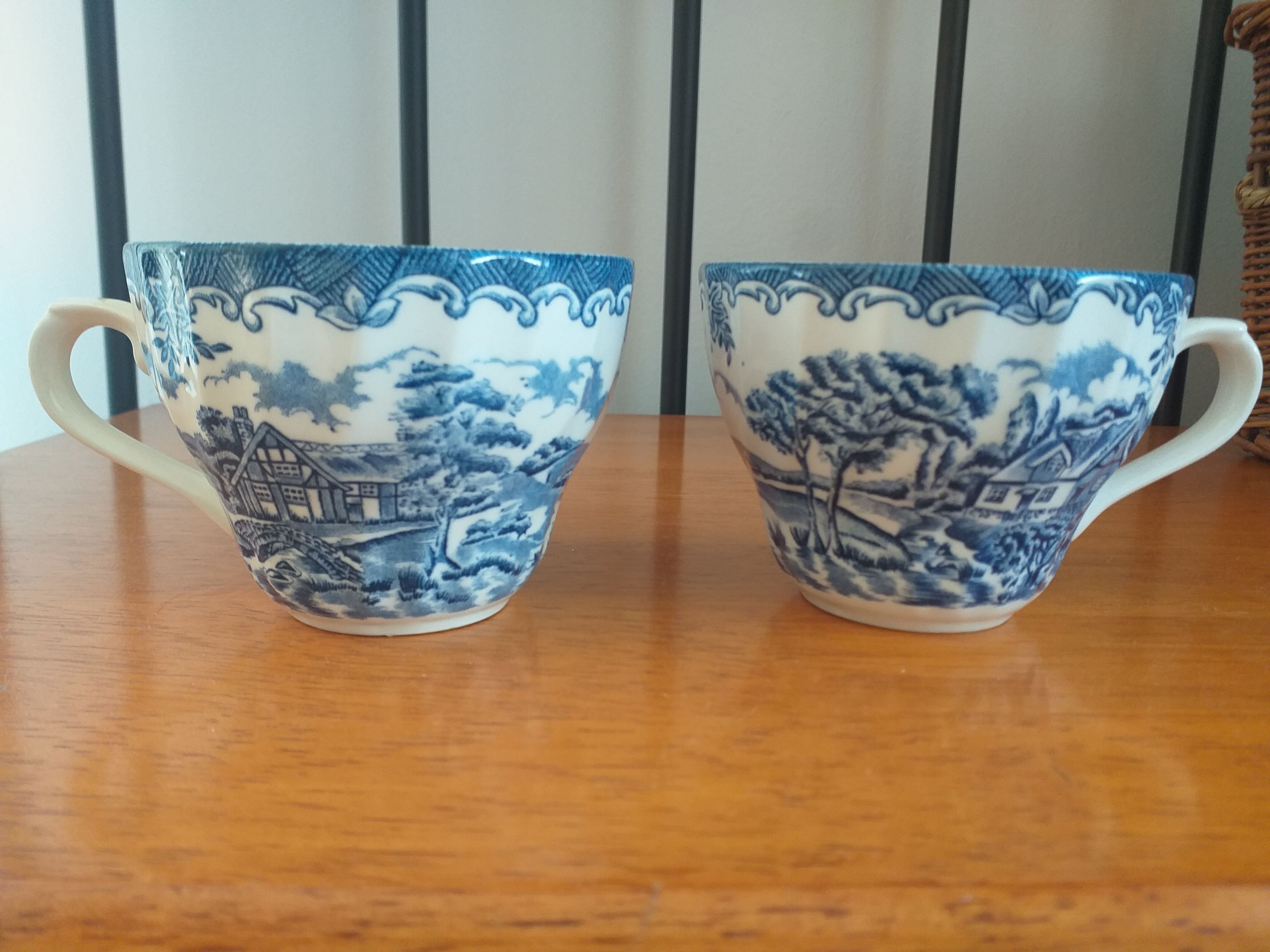 Set of 2 cups coffee/tea