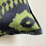 Coussin de soie brodée designer's guild 1990
