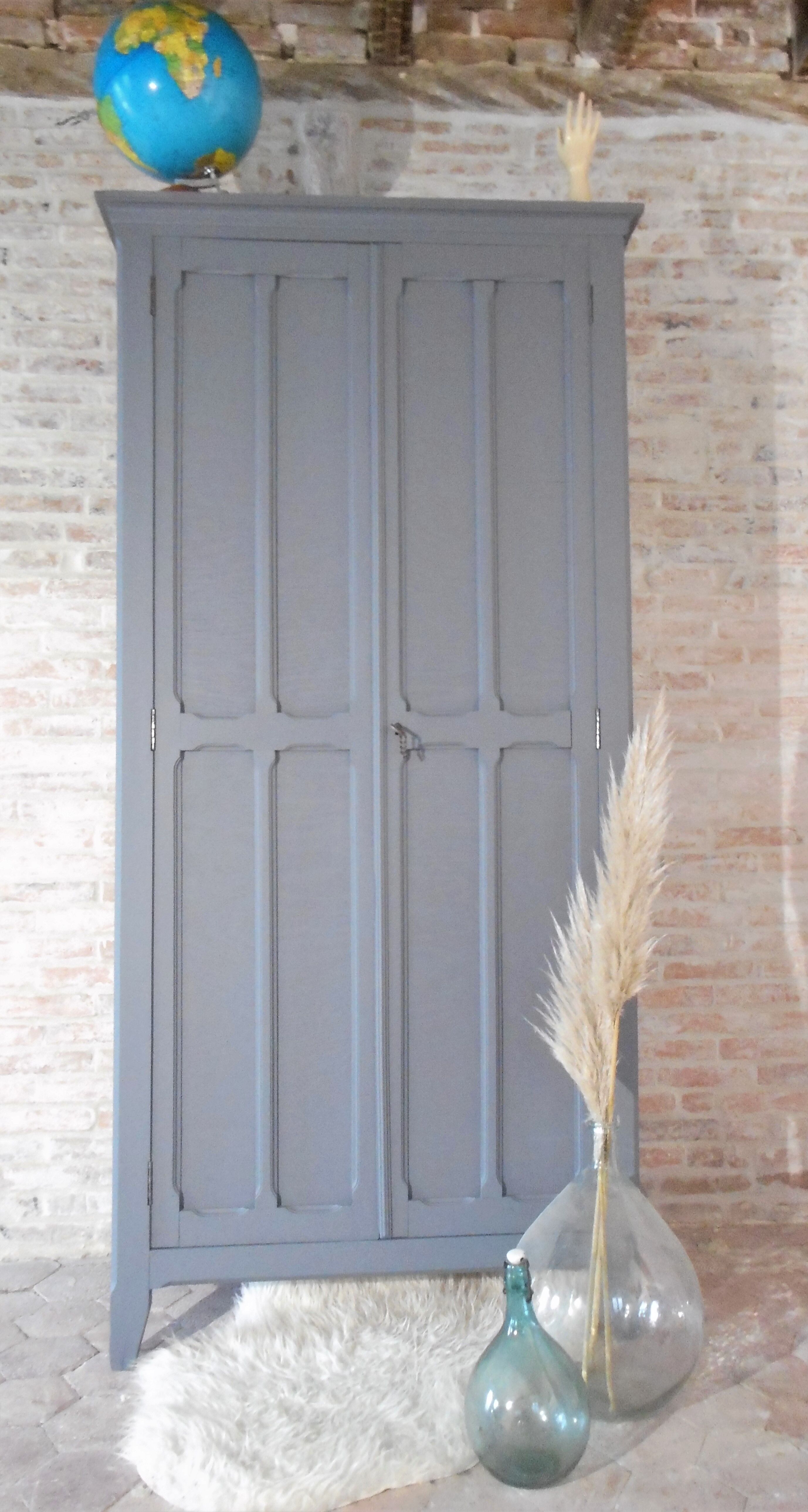 Armoire parisienne
