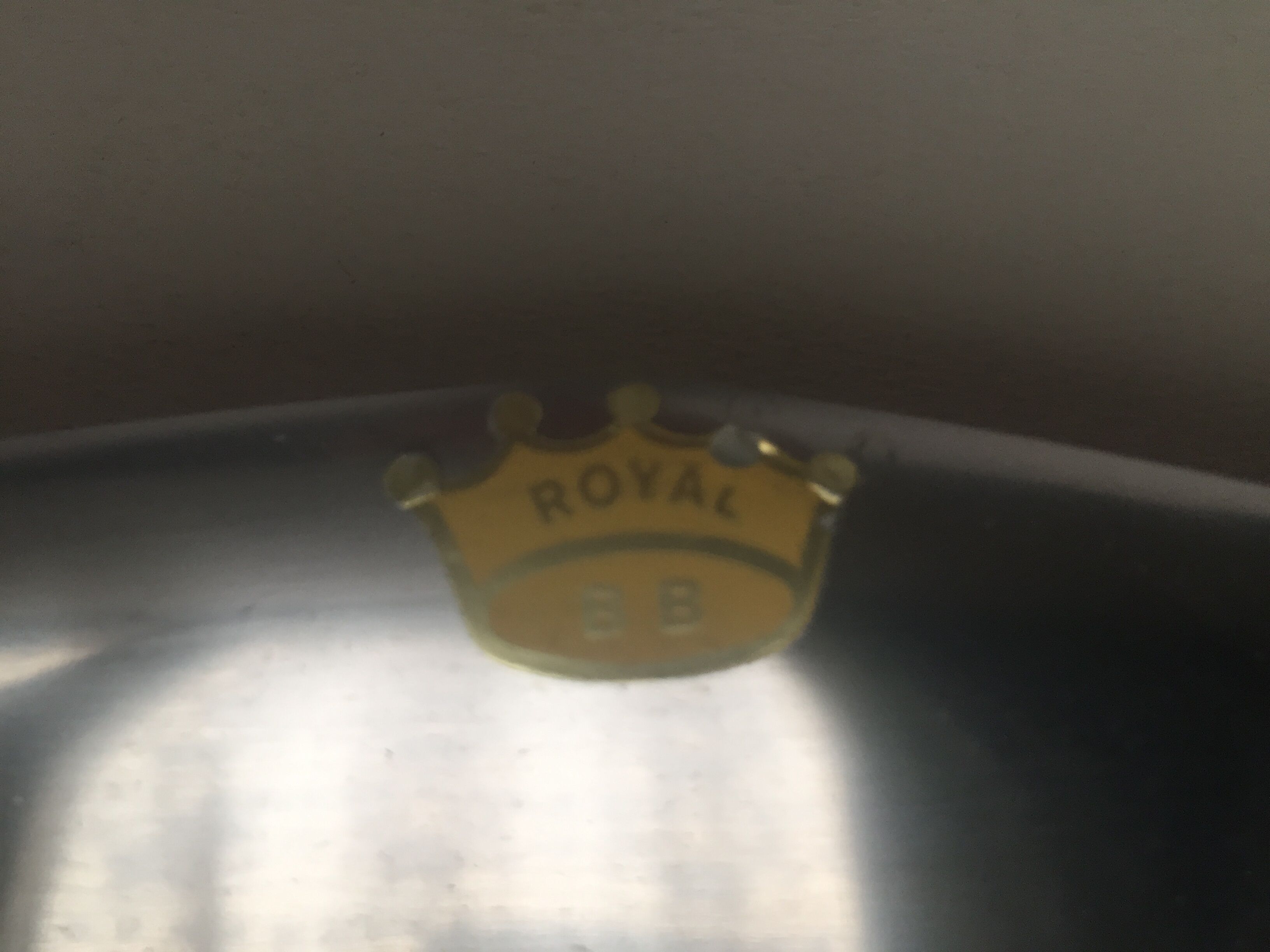 Oval dish in brushed metal