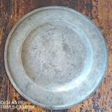 Dish called "à la cardinal" in 18th century pewter - 37.5 cm with coat of arms