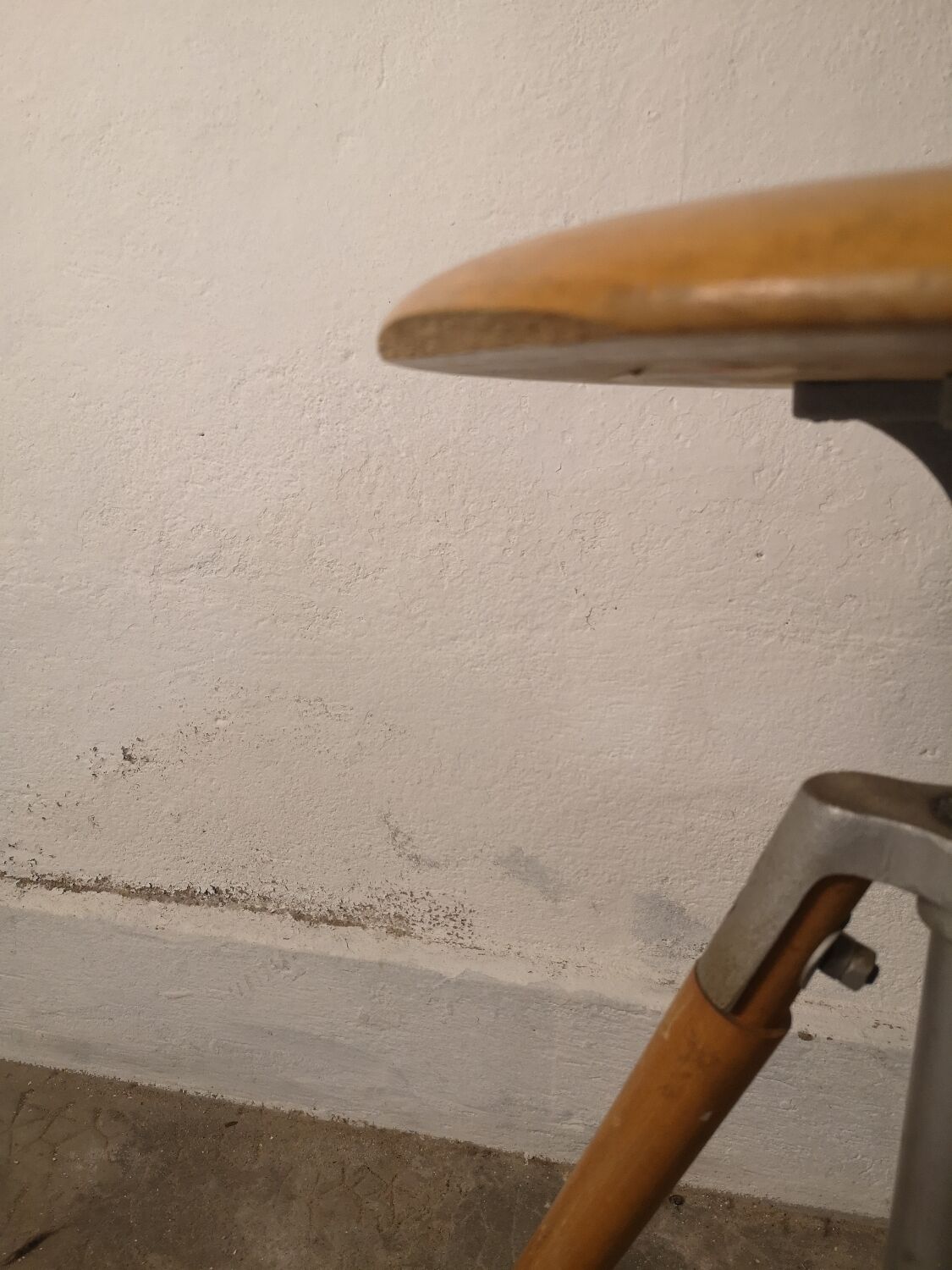 Industrial stool girsberger