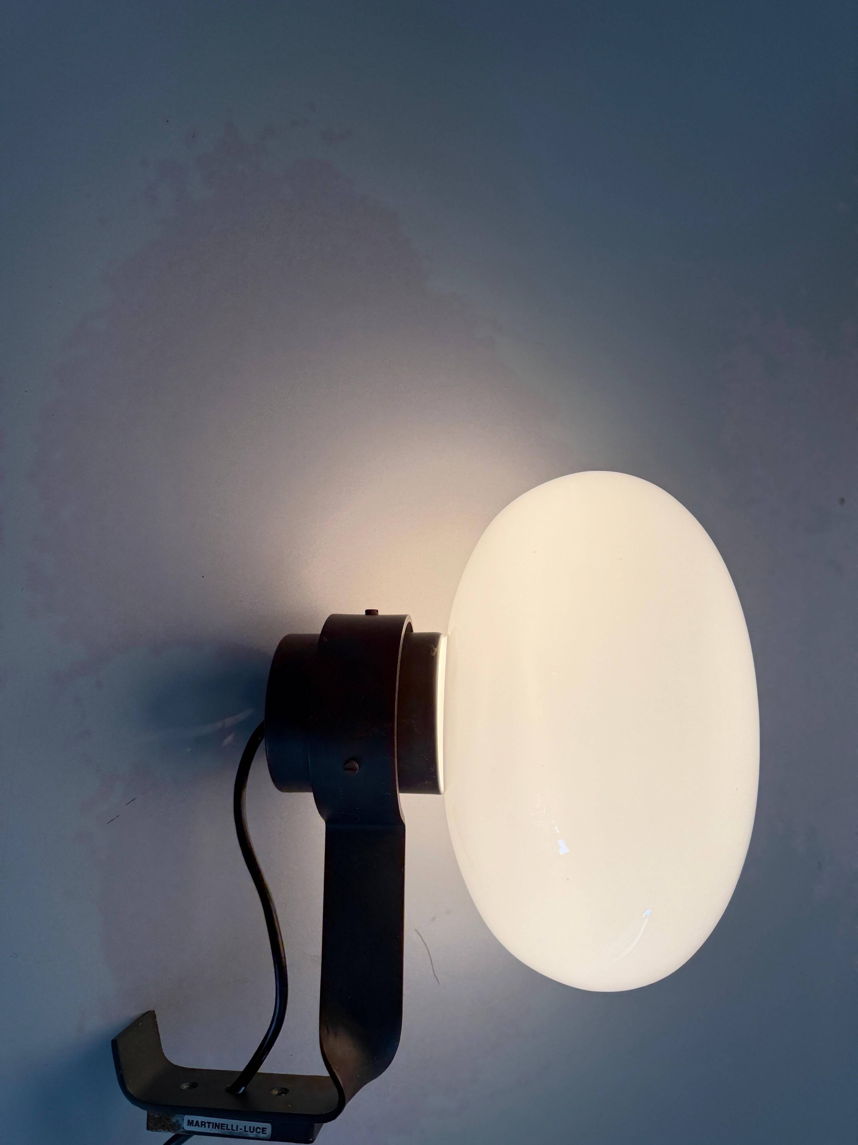 Applique simple par Elio Martinelli pour Martinelli Luce, 1970, Italie