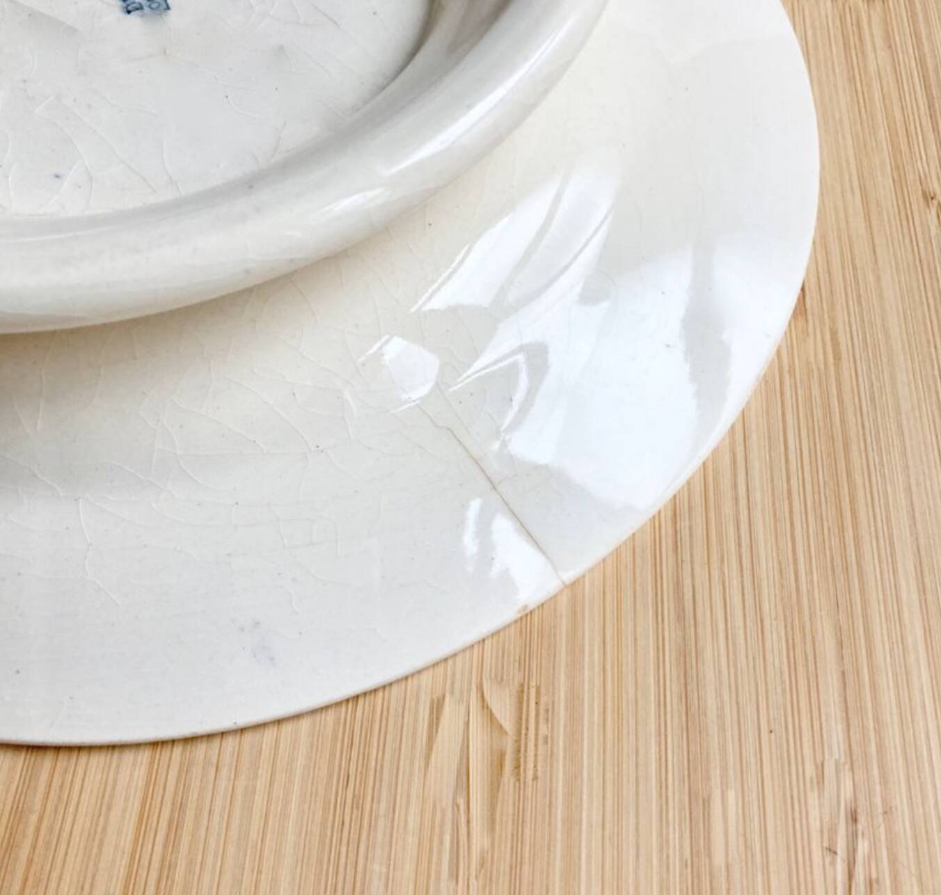 Footed plate / Longchamp / polychrome iron earth