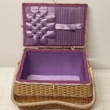 Vintage sewing box in rattan and scoubidou