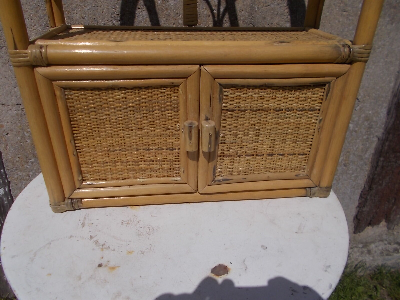 Wall or standing rattan shelf