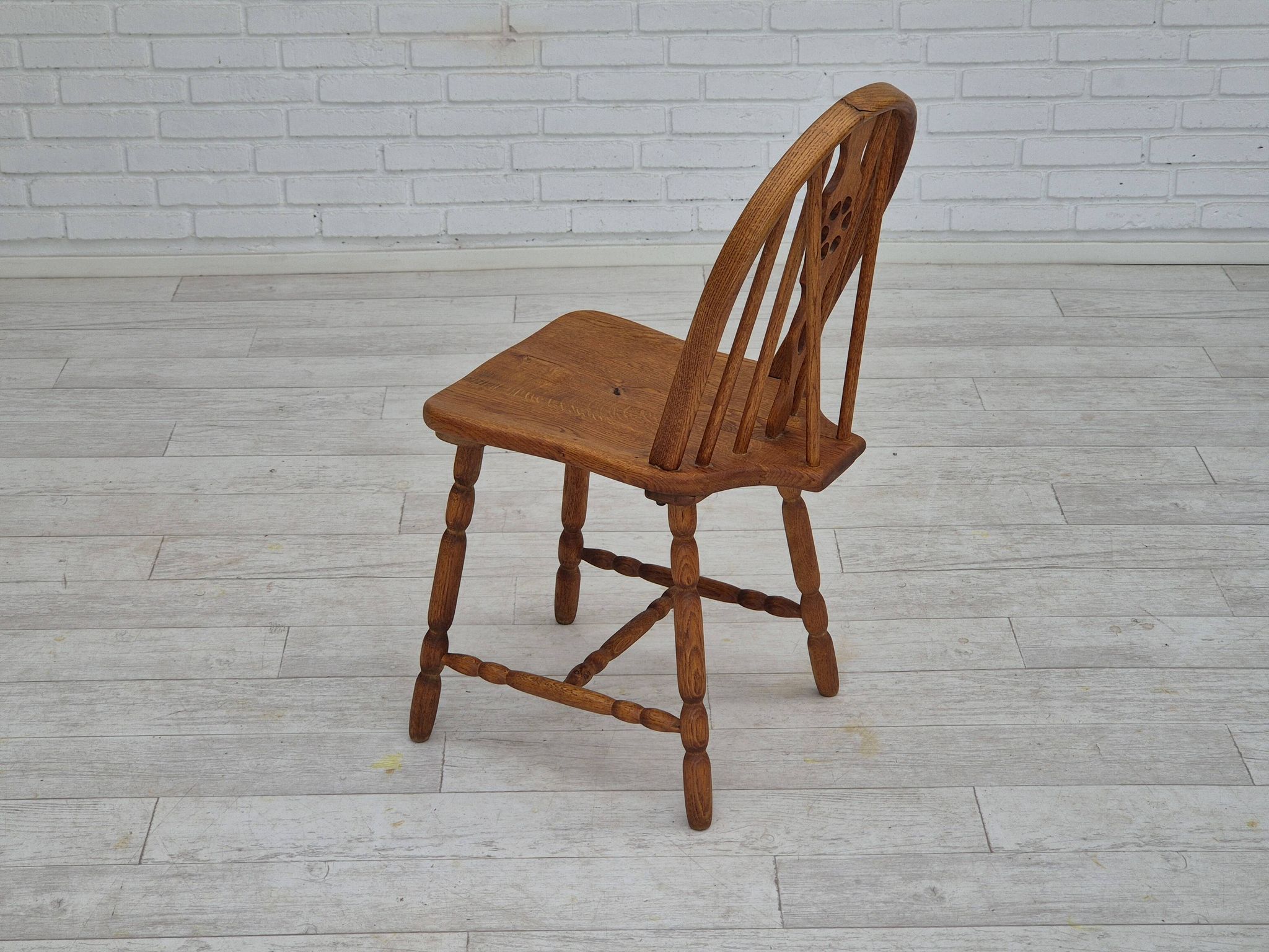 1960s, set of 4 scandinavian dining chairs in solid oak wood, original good condition.