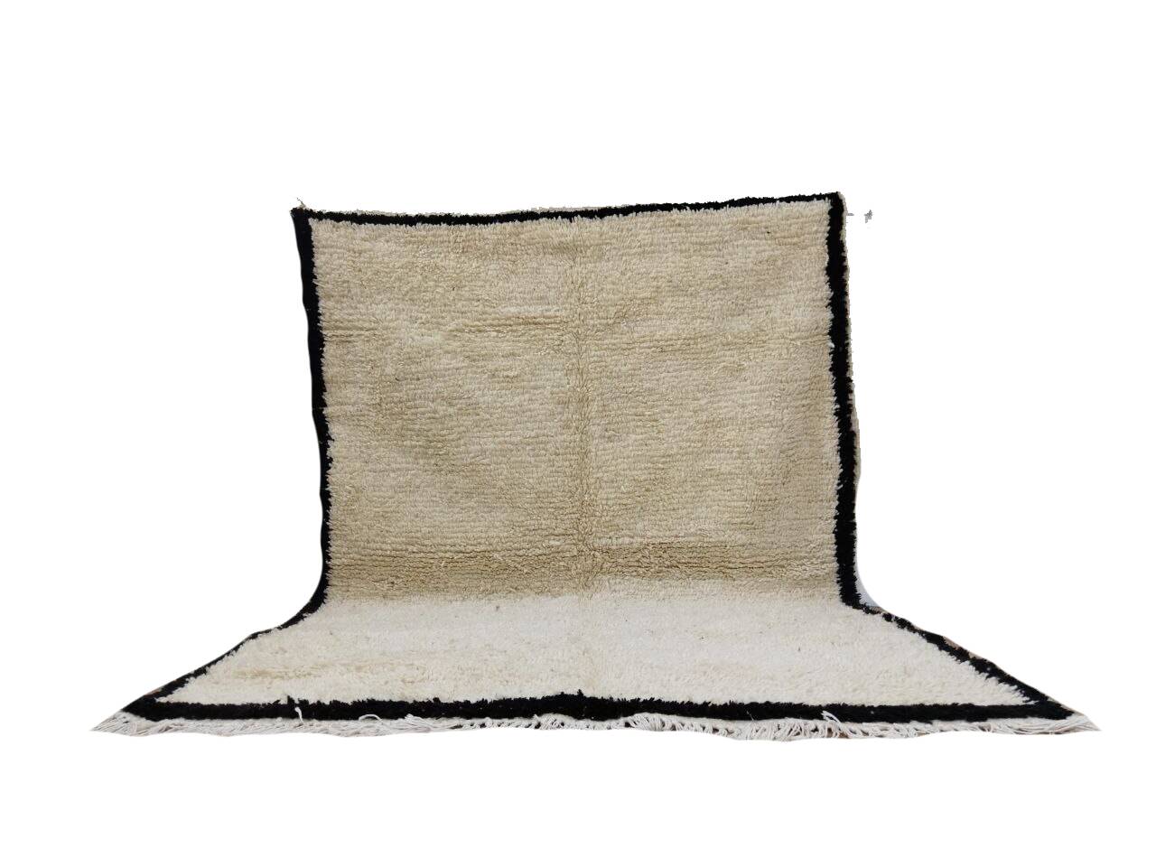 Handcrafted Moroccan Berber Rug 195 X 138 CM