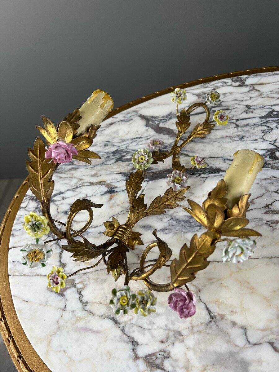 Pair of Maison Baguès wall lights with porcelain flowers, early 19th century