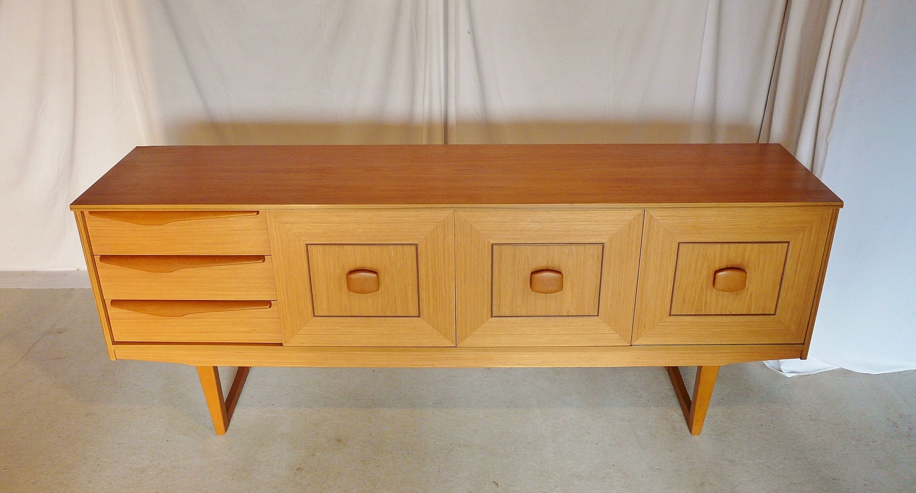 Stonehill blond wood scandinavian siddeboard