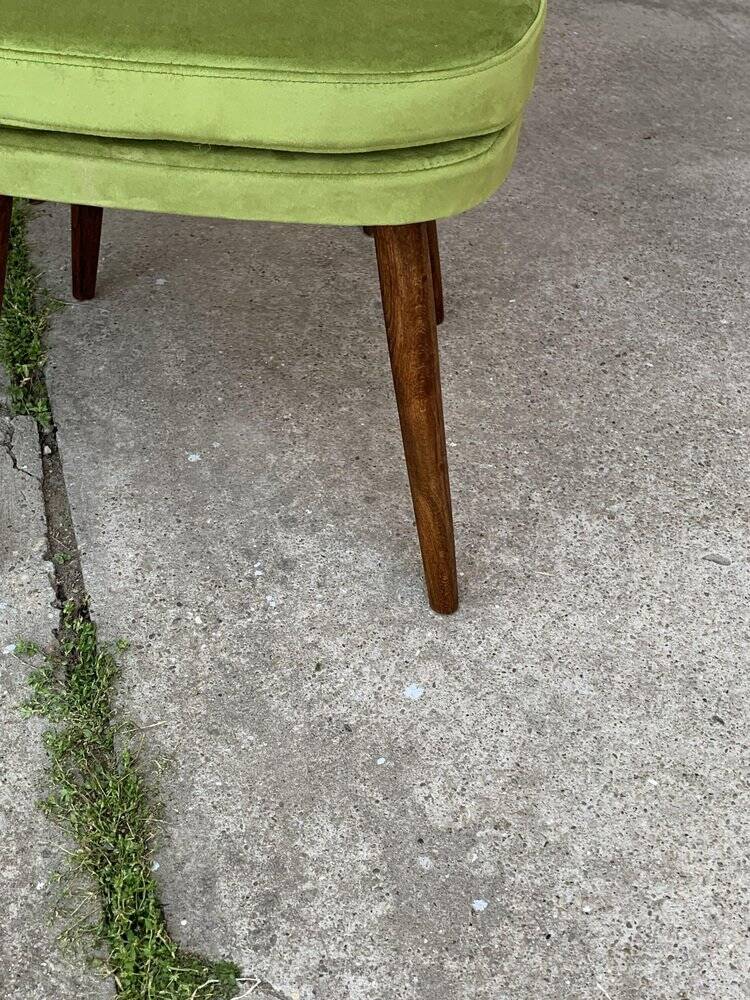 Set of 4 mid-century green velvet and wood chairs by Antonín Šuman for Tatra Nábytok (1960s)