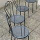 Salon de jardin, Table ronde blanche en fer forgé. et 4 chaises en acier lourd, noire d’origine