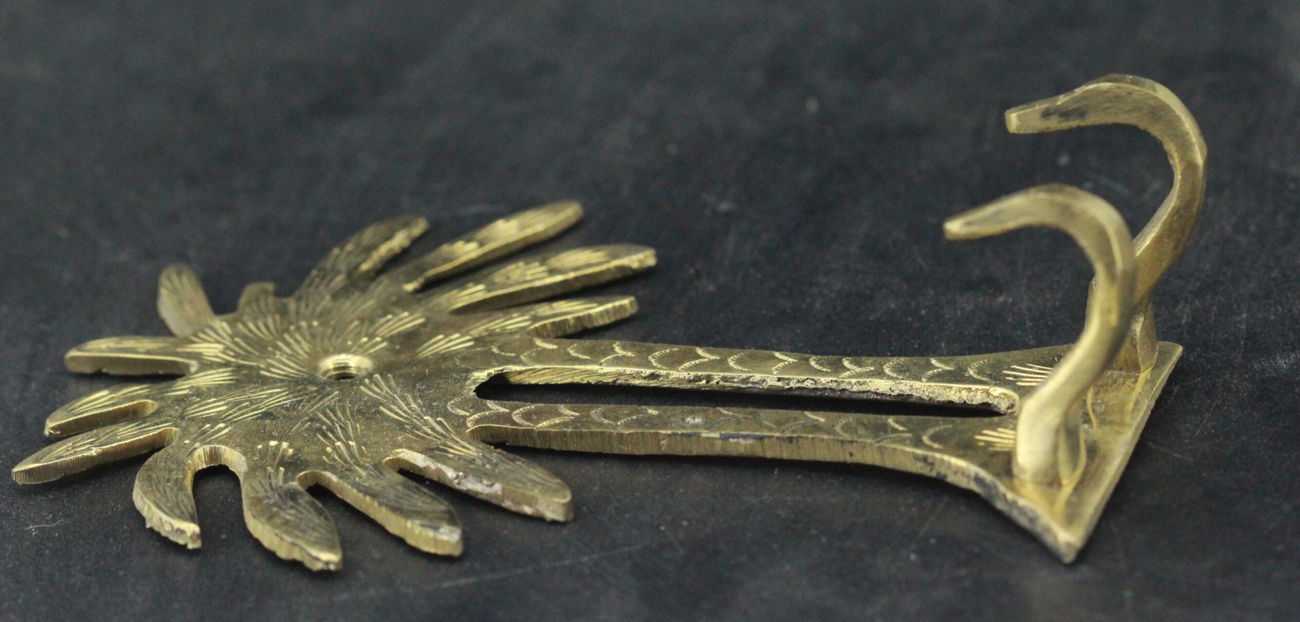 Brass palm towel rack