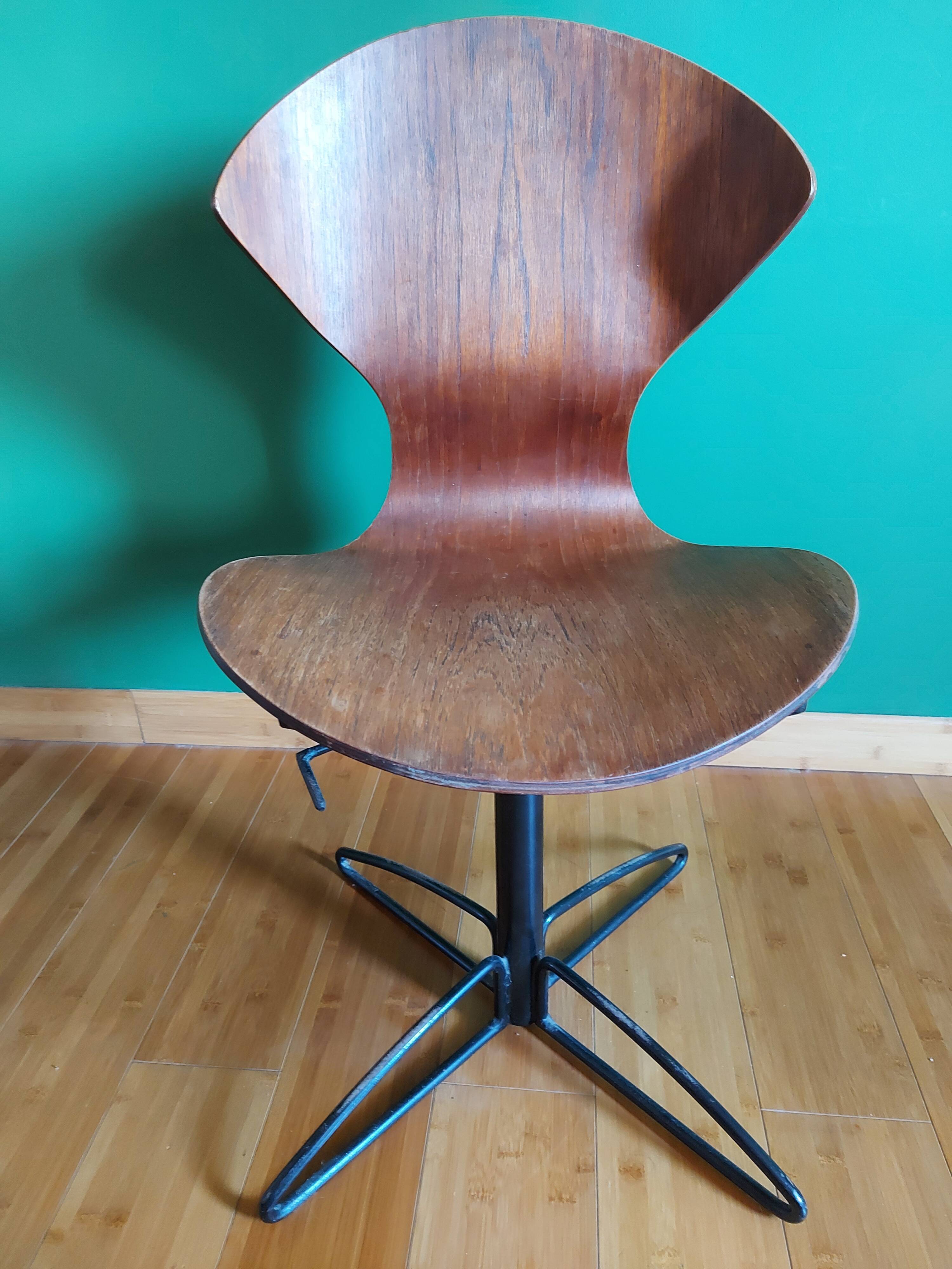 Chaise en bois courbé
