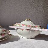 Set of dishes, soup tureen and sauceboat