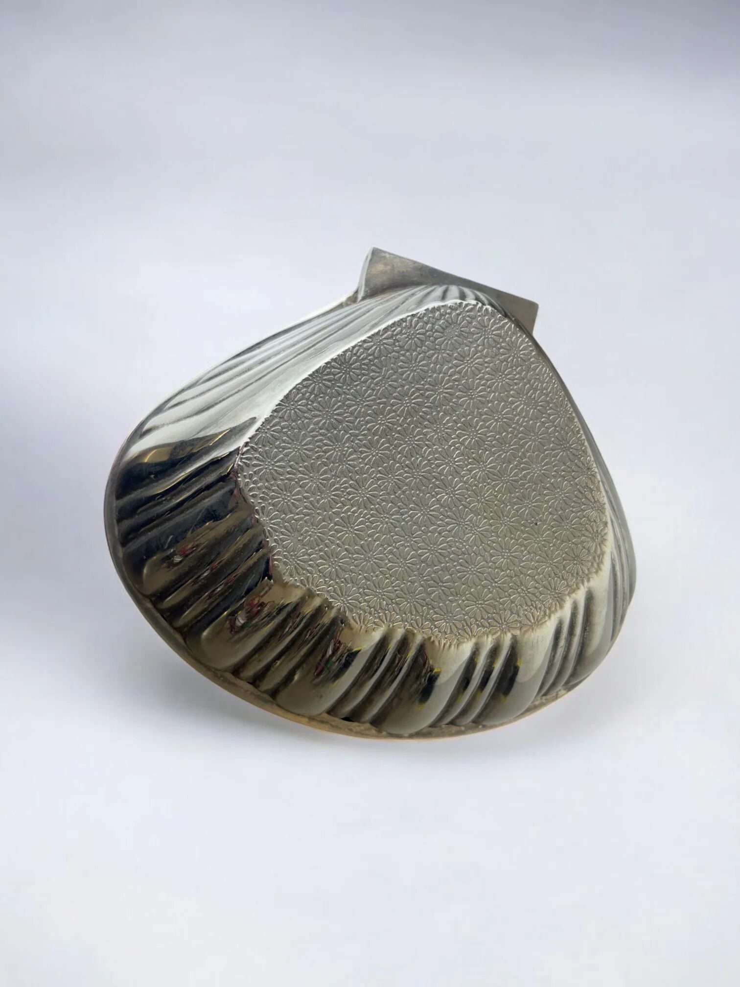 Boîte à bijoux en coquillage, plaqué argent, Italie, vers les années 1980.