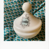 White opaline powder magazine