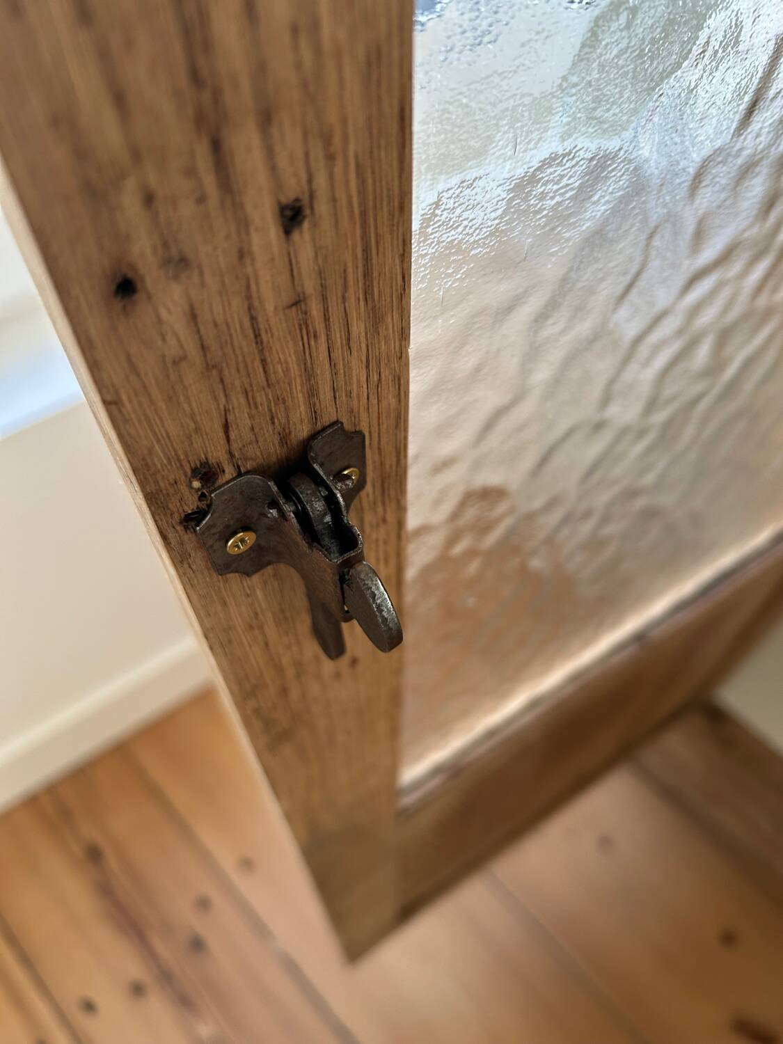 Glass cabinet in raw oak (renovated)