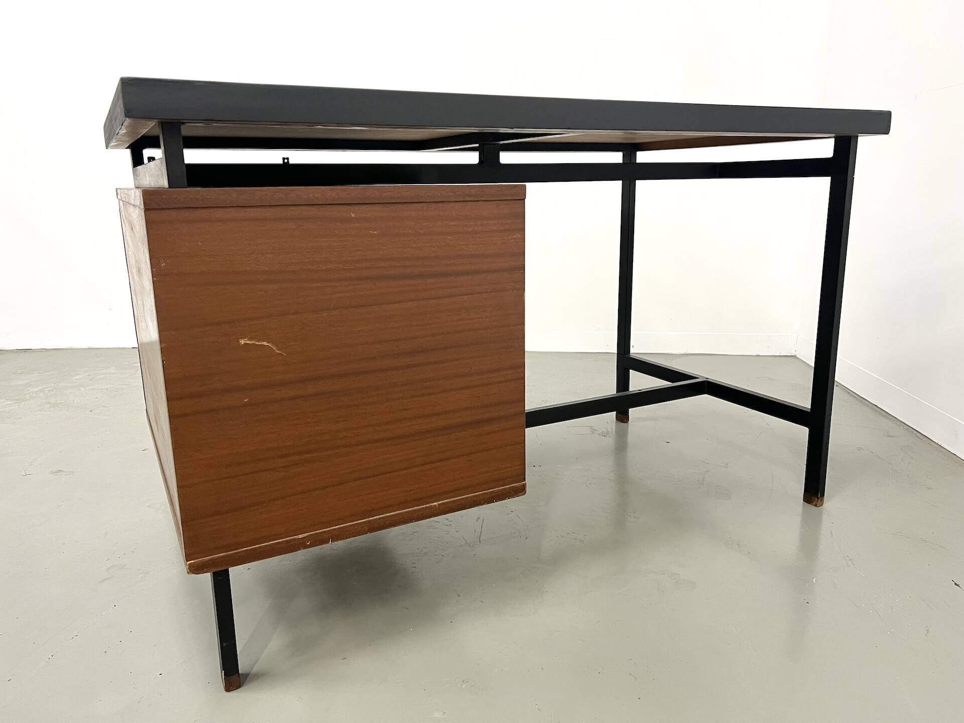 Pierre Guariche desk in teak and lacquered steel