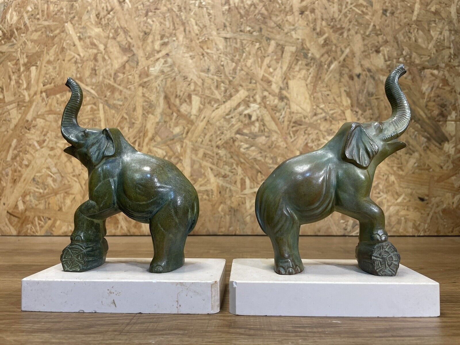 Pair of art deco bookends with elephant decoration in regulated and travertine, vintage
