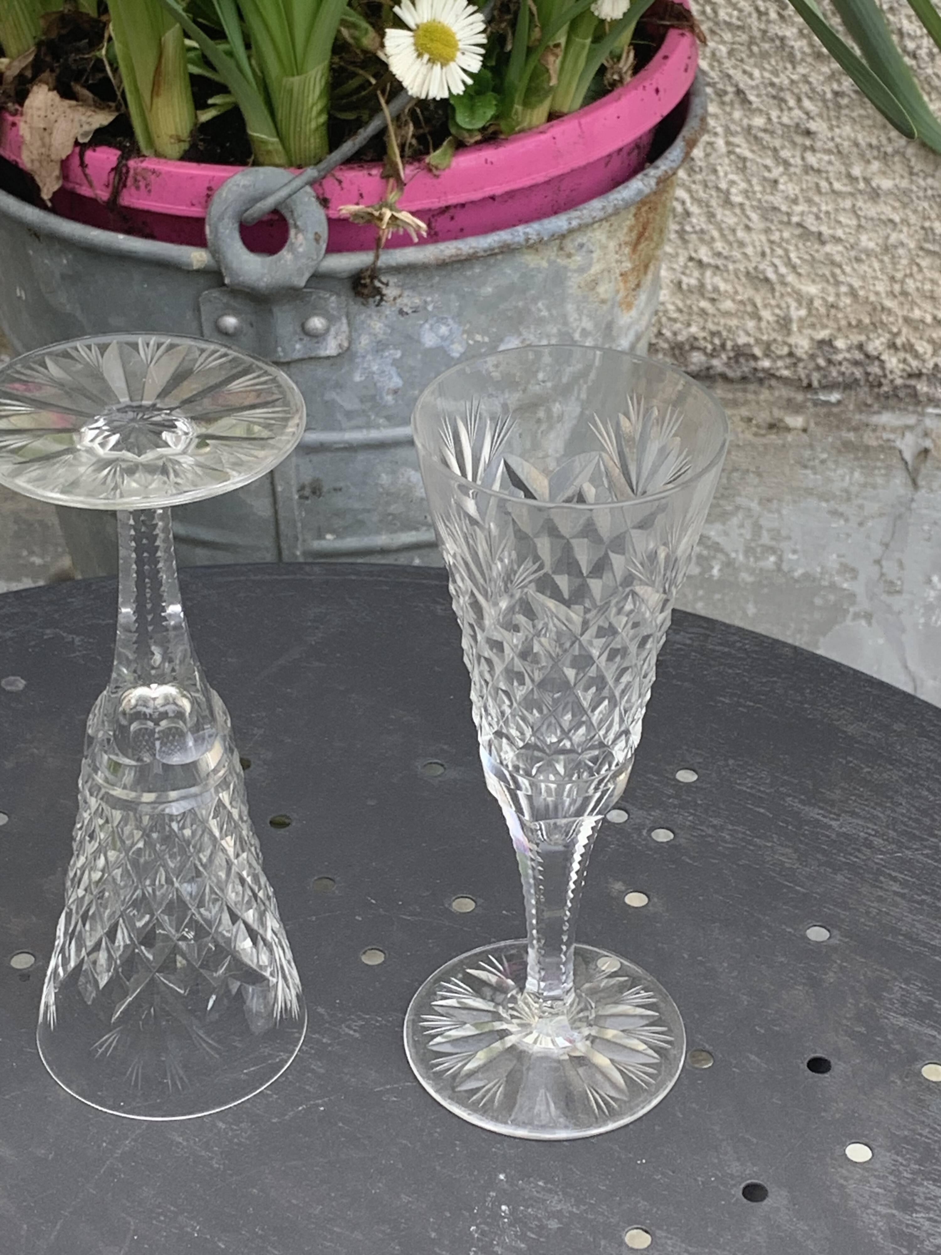 6 champagne flutes in glass and transparent crystal, antique chiseled