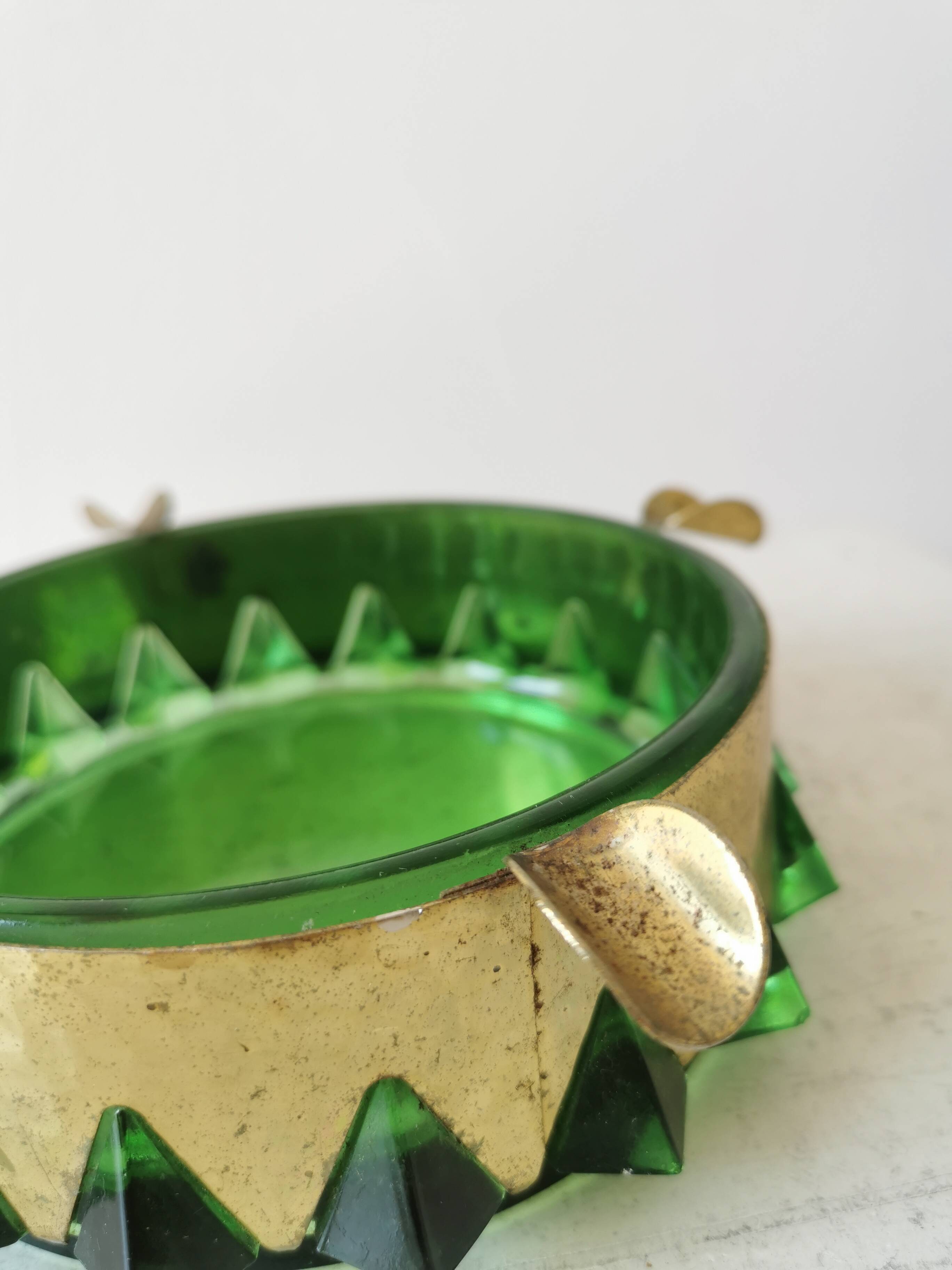 Cendrier en cristal vert et or vintage / Cendrier rond en verre de style mid-century modern